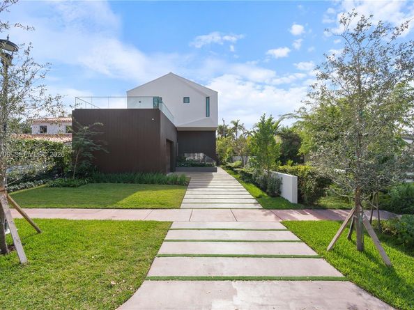 536 W 51st St, Miami Beach FL 33140