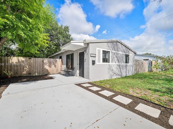 1530 N 69th Way, Hollywood FL 33024