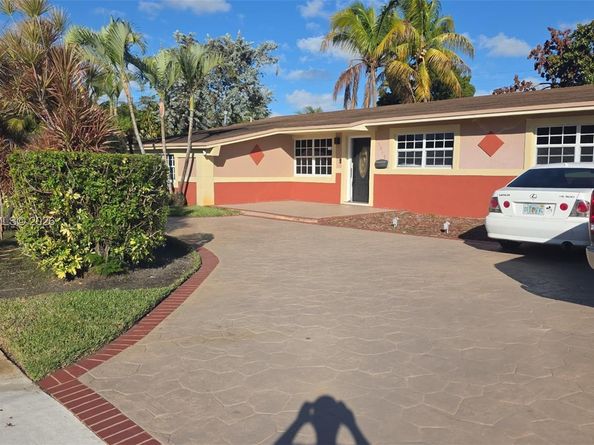 1315 NW 196th Ter, Miami Gardens FL 33169