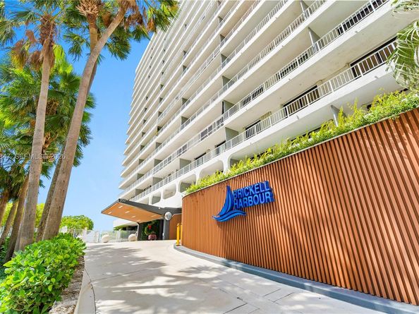 200 SE 15th Rd 5D, Miami FL 33129