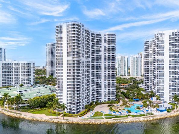 19101 NE Mystic Pointe Drive 901, Aventura FL 33180