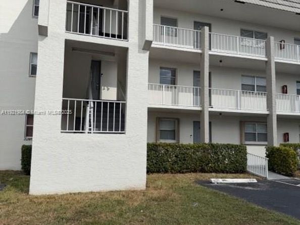 8350 Sunrise Lakes Blvd 202, Sunrise FL 33322