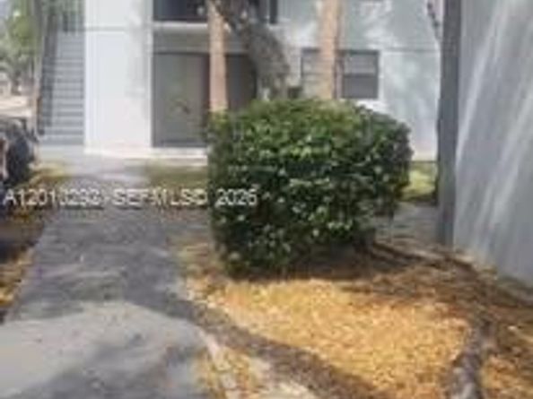 7220 NW 179th St 111, Hialeah FL 33015