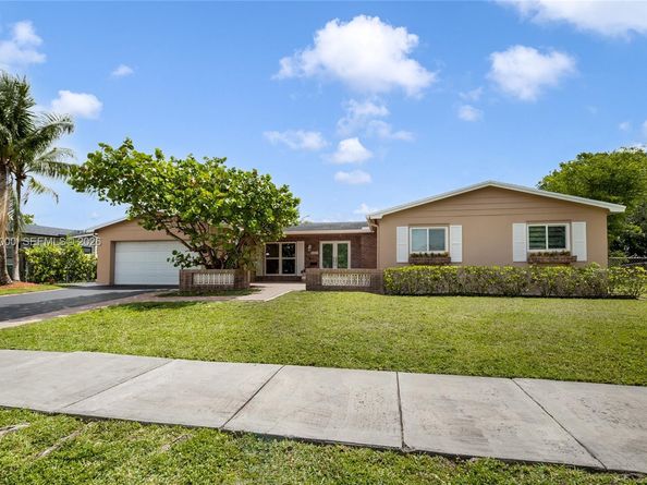 9321 SW 104th Ct, Miami FL 33176