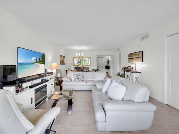 3301 S Palm Aire Dr 106, Pompano Beach FL 33069