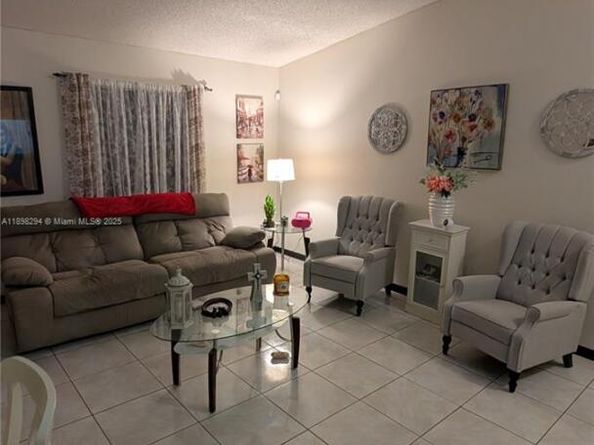 1025 SW 113th Ter, Pembroke Pines FL 33025