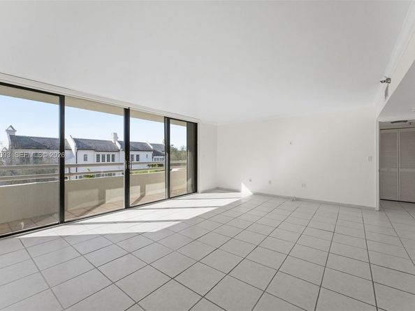 441 Valencia Ave 302, Coral Gables FL 33134