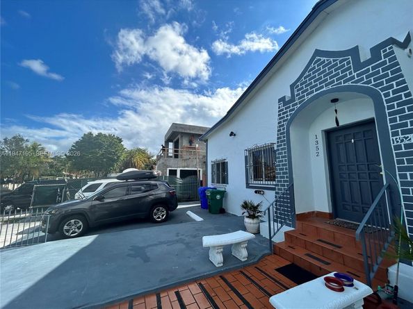 1352 SW 16th St, Miami FL 33145