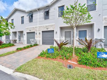 848 NW 3rd Ter