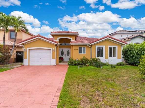 9224 Grand Canal Dr, Miami FL 33174