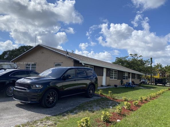 5904 SW 27th St, West Park FL 33023