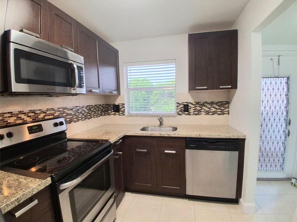 9460 Sunrise Lakes Blvd 309, Sunrise FL 33322