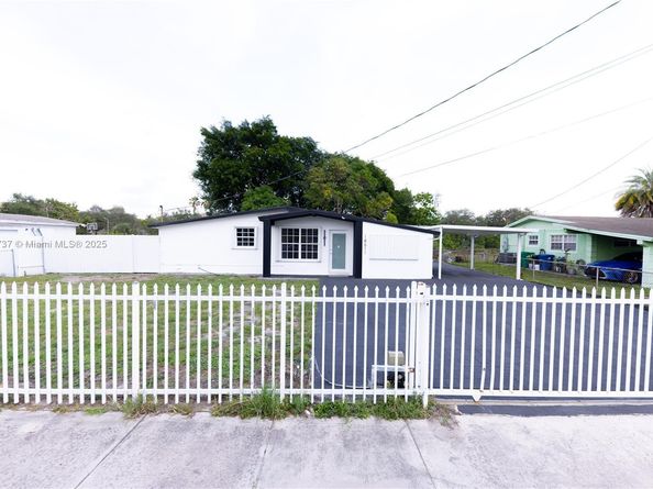 18611 NW 28th Pl, Miami Gardens FL 33056