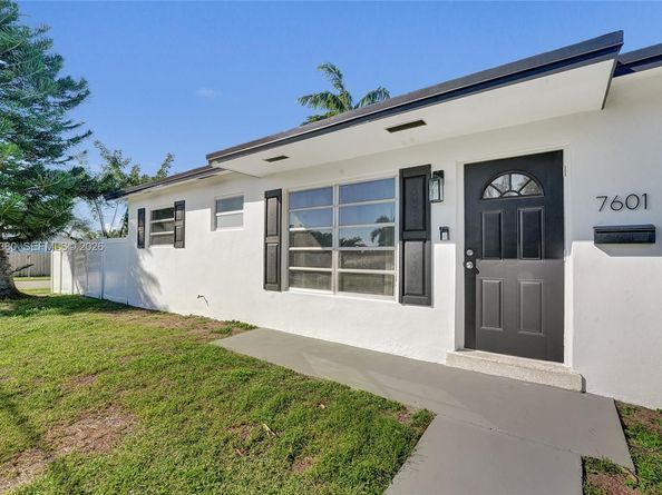 7601 Farragut St, Hollywood FL 33024