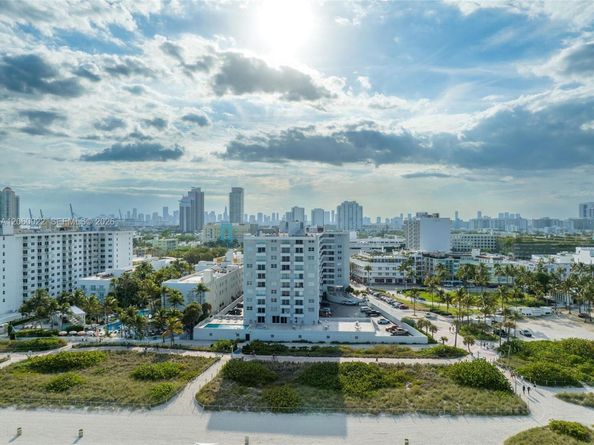 465 Ocean Dr 303, Miami Beach FL 33139