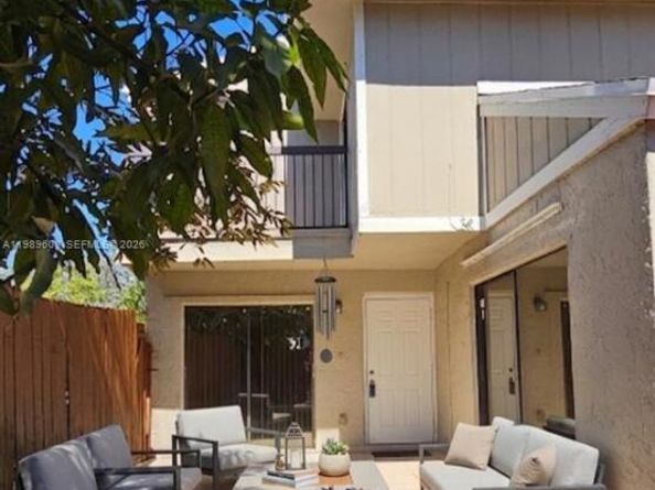 610 Commodore Dr, Plantation FL 33325