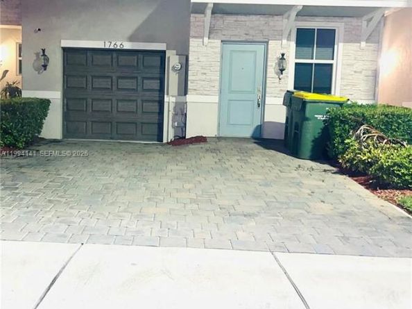 1766 SE 7th Ter, Homestead FL 33034