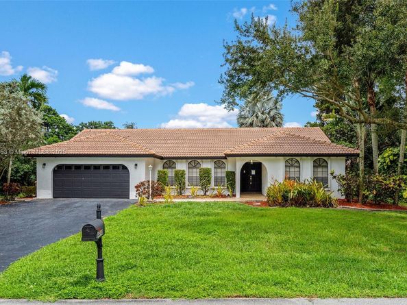 4490 SW 105th Ave, Davie FL 33328