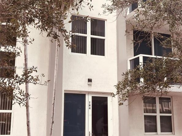601 NE 23rd St TH4, Miami FL 33137