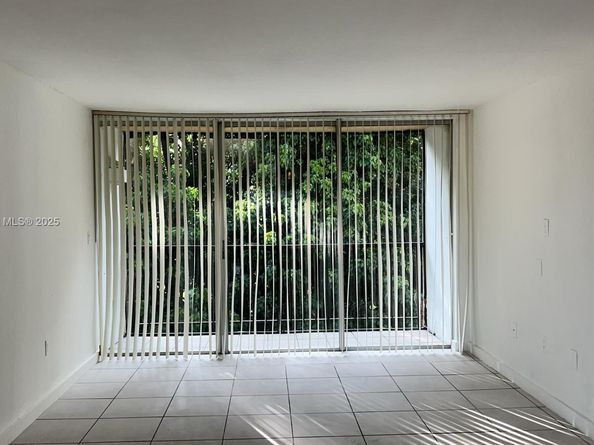 8860 Fontainebleau Blvd 403, Miami FL 33172