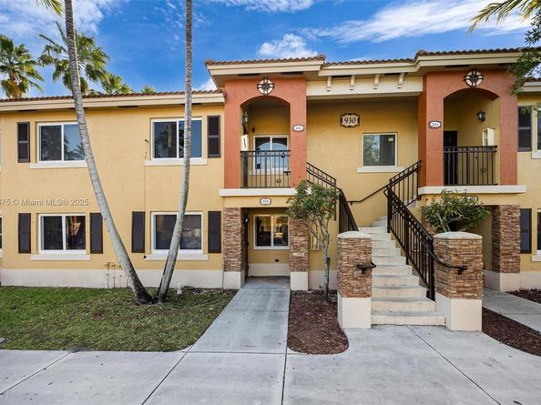 930 NE 33rd Ter 102, Homestead FL 33033