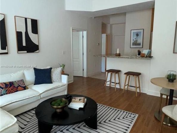 6001 SW 70th St 201, South Miami FL 33143