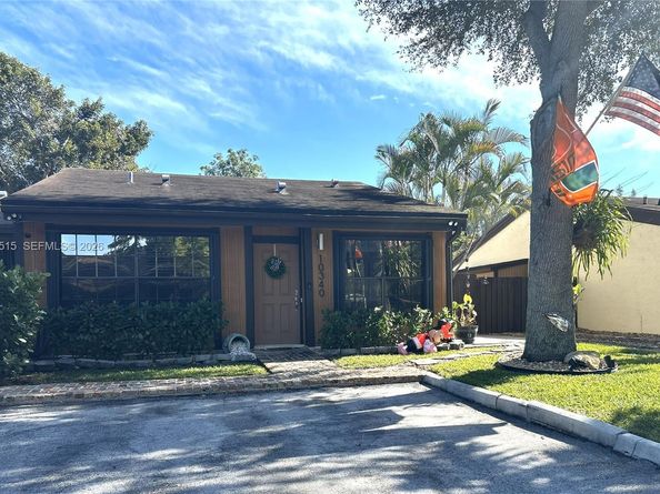 10340 Laurel Ct, Pembroke Pines FL 33026