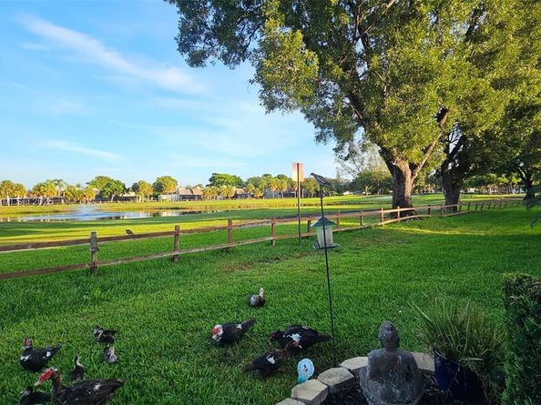 1530 W Golfview Dr, Pembroke Pines FL 33026