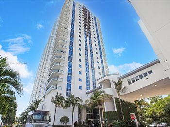 17111 Biscayne Blvd