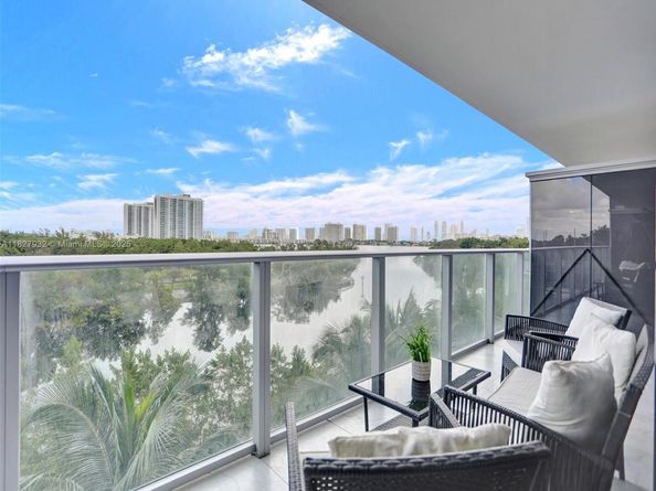 16385 Biscayne Blvd 403, North Miami Beach FL 33160