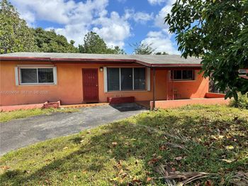285 NE 165th St