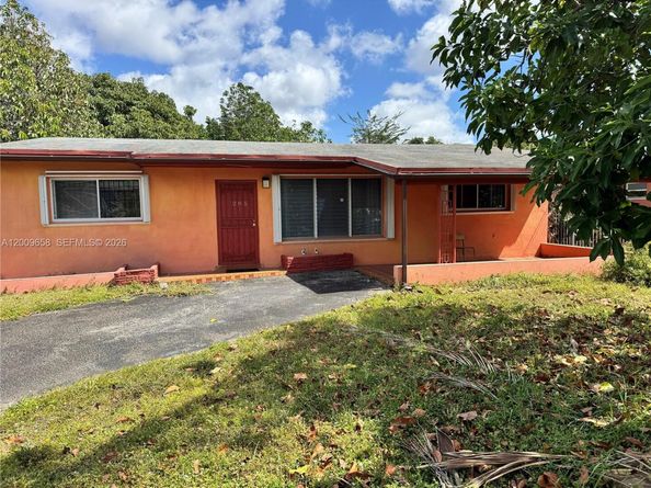 285 NE 165th St, Miami FL 33162