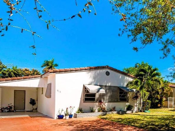 913 NE 4th St, Hallandale Beach FL 33009