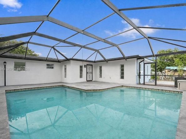 2701 Nassau Dr, Miramar FL 33023