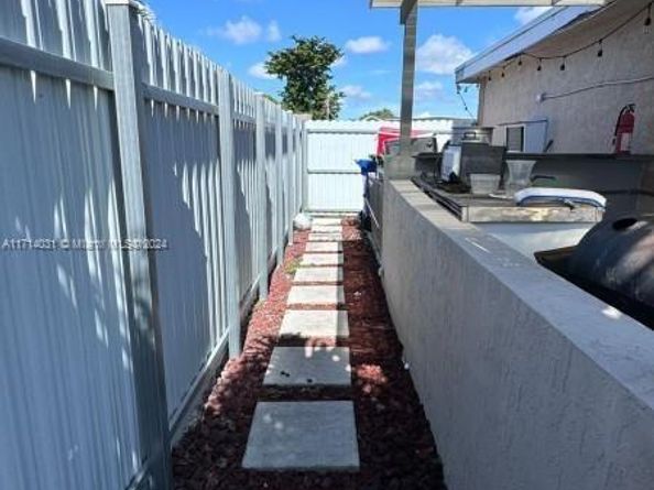 600 SW 28th Way, Fort Lauderdale FL 33312