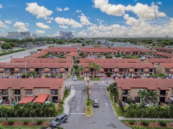 1809 SW 107th Ave 2707, Miami FL 33165