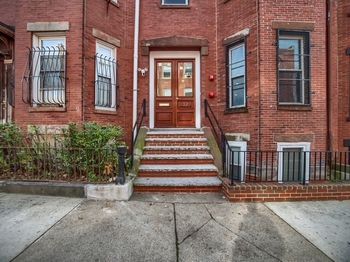 32 Williams St