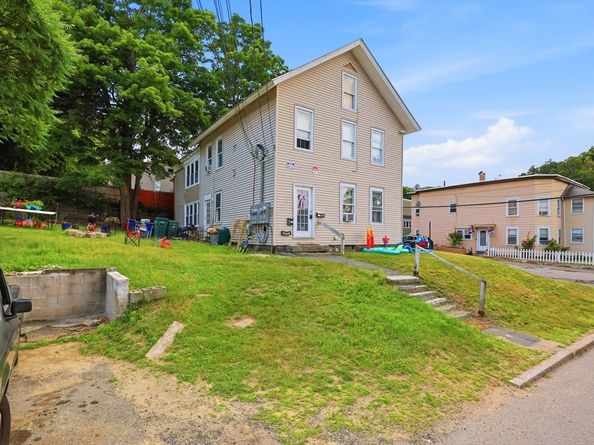 21 Winthrop St, Fitchburg MA 01420