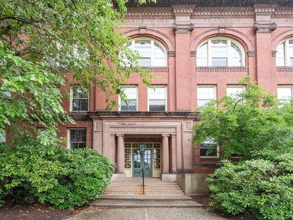 54 Forest St 412, Medford MA 02155