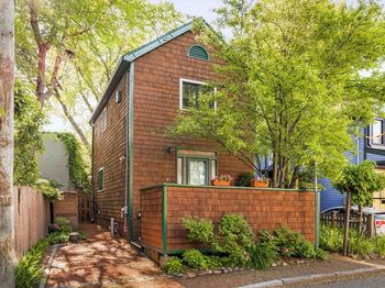 32 Bellis Circle