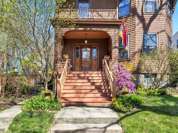 3 Moultrie St