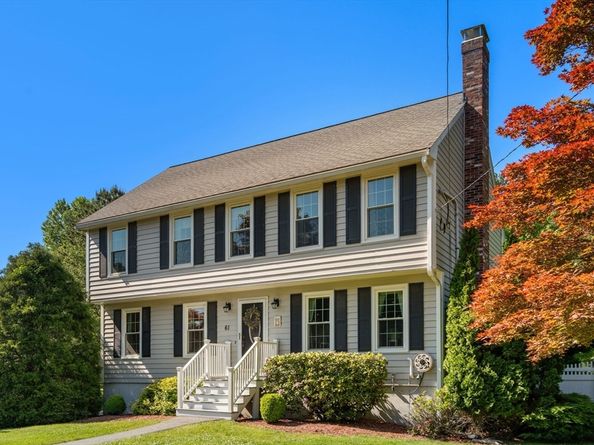 61 Regina S Dr, Tewksbury MA 01876