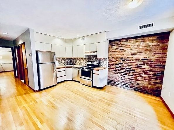 8 Wiget 2, Boston MA 02113