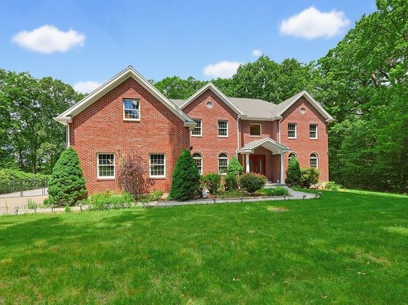 23 Goodnow Lane, Framingham MA 01702