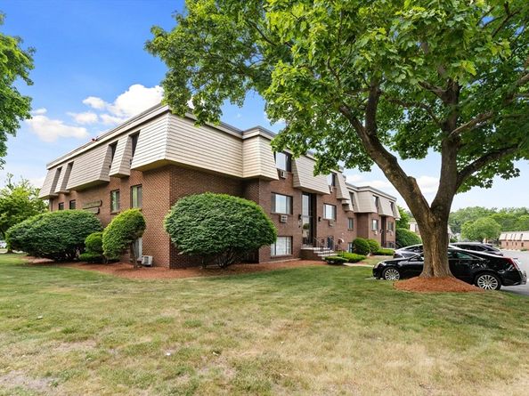 5 Hallmark Gardens 12, Burlington MA 01803