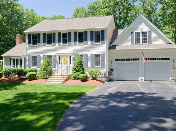 101 Hunter Rd, Uxbridge MA 01569