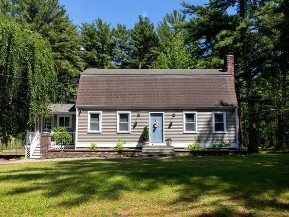 178 Tremont St, Carver MA 02330