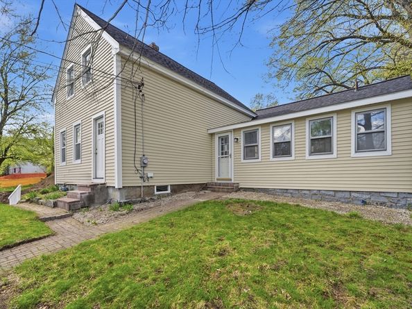 28 W Prescott St, Westford MA 01886