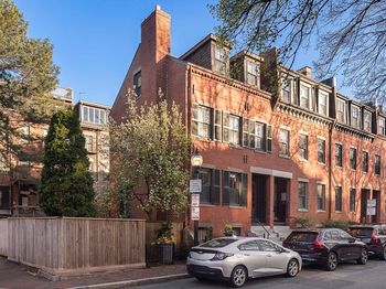 8 Ringgold St