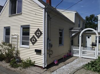 4 Lewis Ct